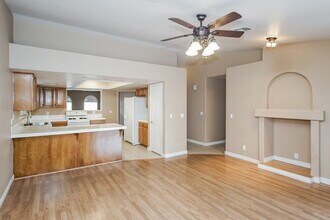 7125 W Tropical Island Cir in Las Vegas, NV - Foto de edificio - Building Photo