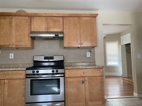 33 Wolcott St, Unit #2 in Boston, MA - Building Photo - Building Photo