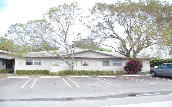 8503 NW 35th St in Coral Springs, FL - Foto de edificio