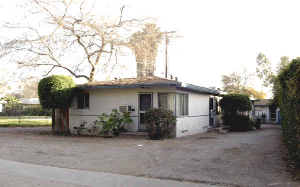 864 E Elizabeth St in Pasadena, CA - Foto de edificio - Building Photo