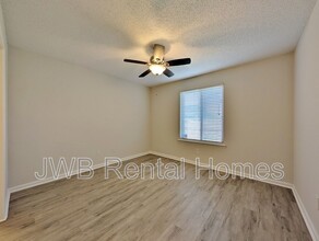 11262 Windtree Dr E in Jacksonville, FL - Building Photo - Building Photo