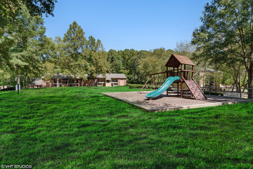 Woodlake Downs in Raleigh, NC - Building Photo