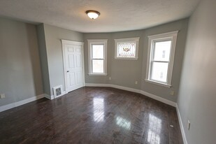 23 Barry St, Unit 3 in Boston, MA - Building Photo