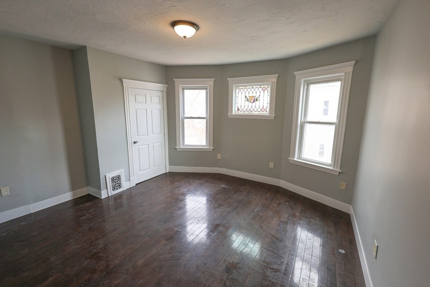 23 Barry St, Unit 3 in Boston, MA - Building Photo