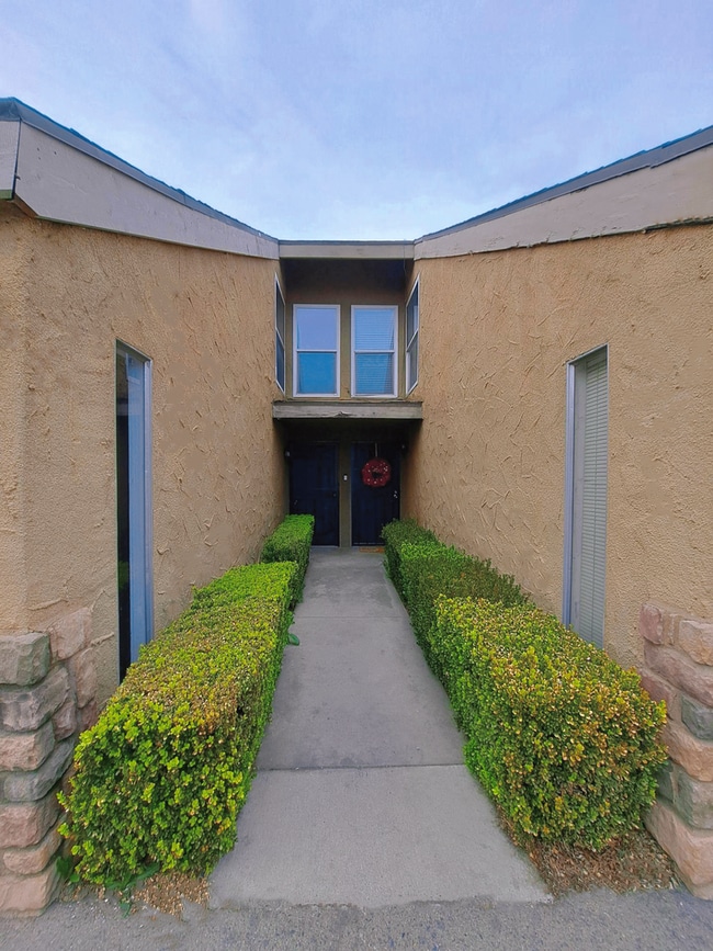 7166 N Fruit Ave in Fresno, CA - Building Photo - Building Photo
