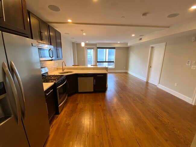 263 W 2nd St, Unit 1 in Boston, MA - Building Photo - Building Photo