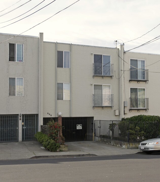 668 Villa St in Daly City, CA - Foto de edificio