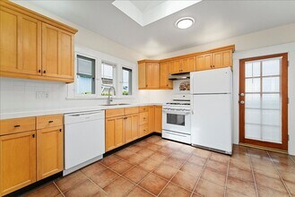 647 California Ave-Unit -647 in Los Angeles, CA - Building Photo - Building Photo