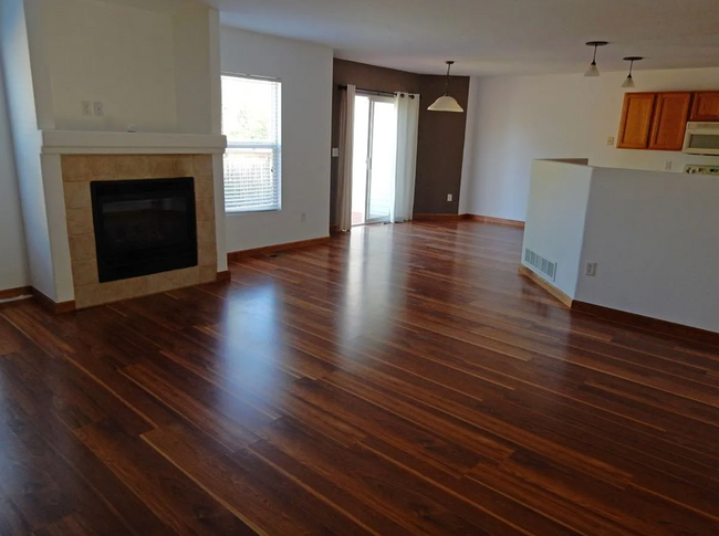 3 Bed, 2.5 Bath Townhome Near Mehaffey Park & The Olde Course! in Loveland, CO - Building Photo - Building Photo