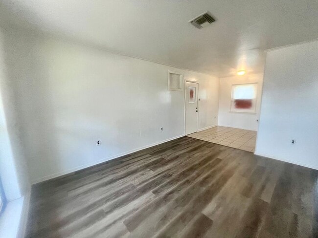 240 Azalea Dr in Westwego, LA - Foto de edificio - Building Photo