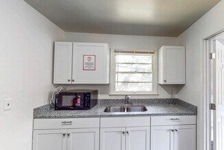 160 Kittrell Dr SW in Atlanta, GA - Building Photo - Building Photo