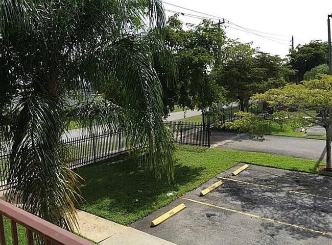 1290 NE 119th St in Miami, FL - Building Photo - Building Photo