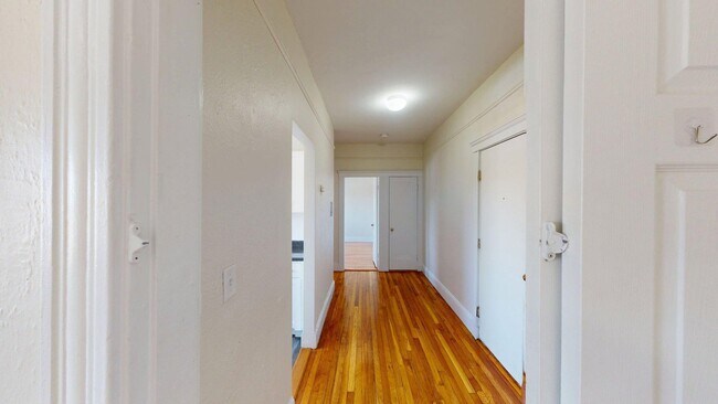 1687 Commonwealth Ave, Unit 25 in Boston, MA - Building Photo - Building Photo