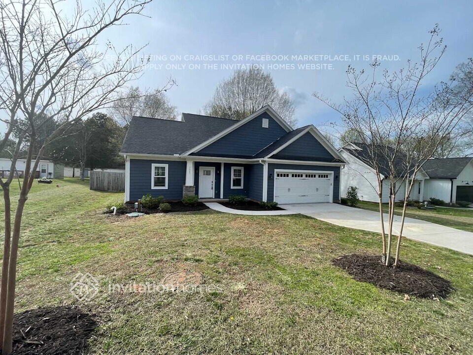 9825 Rich Hatchet Rd in Huntersville, NC - Building Photo