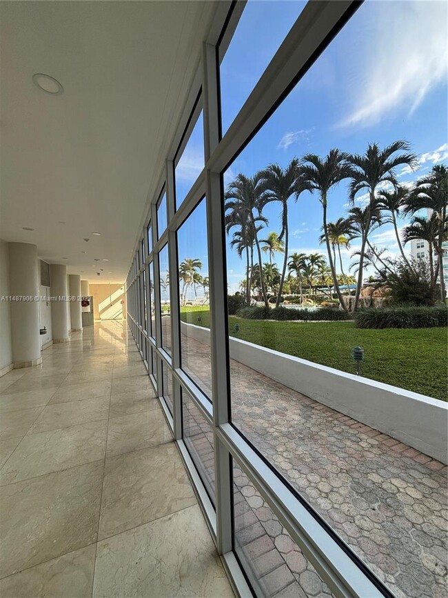 5005 Collins Ave, Unit 607 in Miami Beach, FL - Building Photo - Building Photo