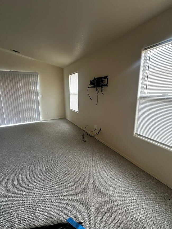 130 N 5th St in Shandon, CA - Building Photo - Building Photo