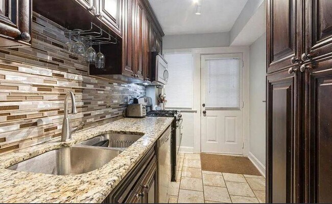 319 E 43rd St in Kansas City, MO - Building Photo - Building Photo