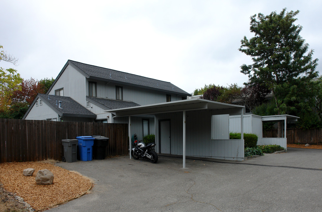 1531 Neotomas Ave in Santa Rosa, CA - Foto de edificio