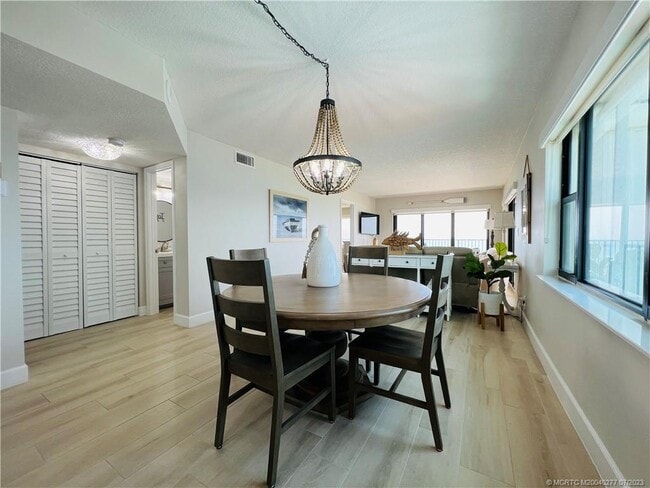 9400 S Ocean Dr in Jensen Beach, FL - Building Photo - Building Photo