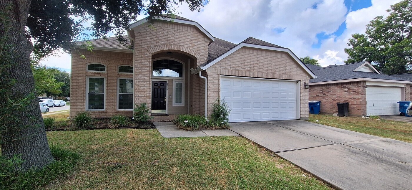 4507 Bridgestone Point Dr in Spring, TX - Building Photo