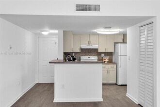 9785 Nob Hill Ct in Sunrise, FL - Building Photo - Building Photo