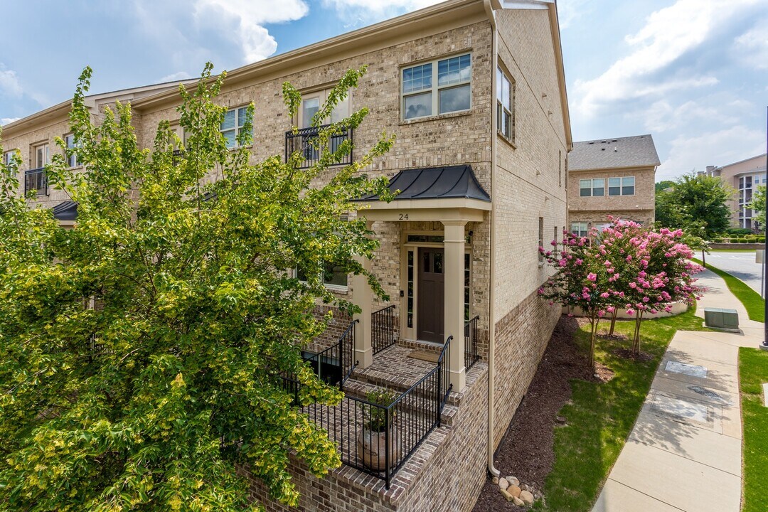 745 Fountainhead Ln NE in Atlanta, GA - Building Photo