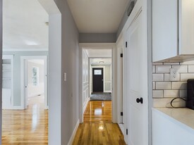 676 Adams St, Unit 1 in Boston, MA - Building Photo - Building Photo