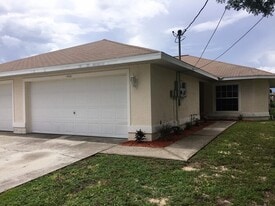 1421 SE 10th Terrace in Cape Coral, FL - Building Photo