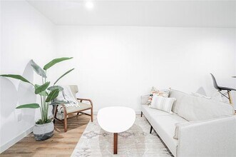 125 E 8th St in Dallas, TX - Building Photo - Building Photo