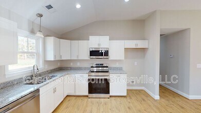 188 Sherwood Dr in Wellford, SC - Building Photo - Building Photo