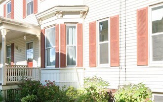 10 Trakey St in Dover, NH - Building Photo