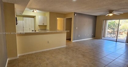 3848 Lyons Rd in Coconut Creek, FL - Foto de edificio - Building Photo