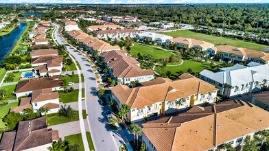 94 Palm Ln in Royal Palm Beach, FL - Building Photo - Building Photo