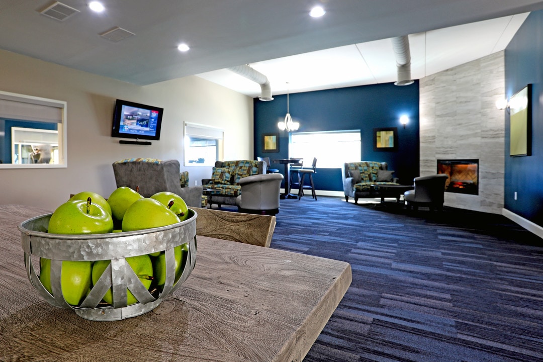 Chatham Hills in Farmington, MI - Building Photo