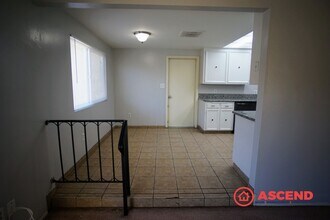 5104 Belcrest Ave in Bakersfield, CA - Building Photo - Building Photo