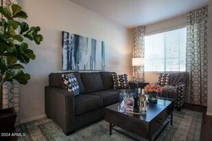 4435 N Longview Ave, Unit 15P in Phoenix, AZ - Building Photo