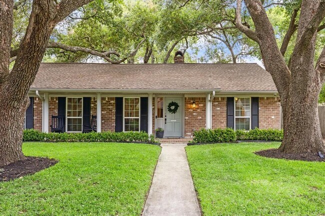 10714 Piping Rock Ln in Houston, TX - Building Photo - Building Photo