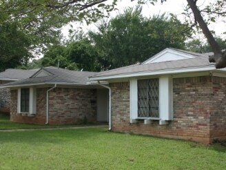 Chamberlain Complex in Irving, TX - Building Photo - Building Photo