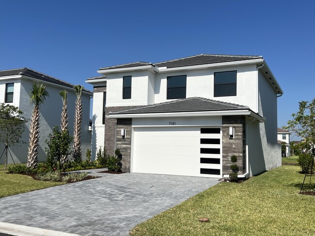 7181 Villamar Way in Greenacres, FL - Building Photo - Building Photo