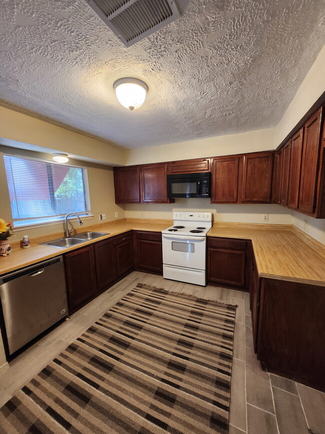 10045 Emerald Creek Dr in Houston, TX - Building Photo - Building Photo