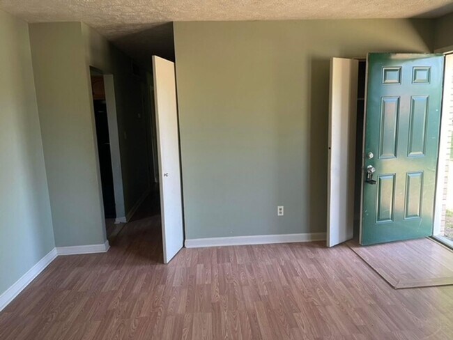 106 Cherrywood Dr in Vine Grove, KY - Building Photo - Building Photo