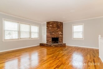 9137 Switzer St in Overland Park, KS - Foto de edificio - Building Photo