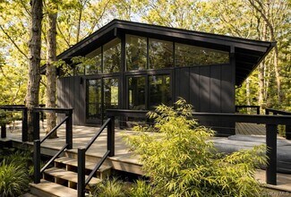 15 Lake View Ct in Southampton, NY - Building Photo - Building Photo