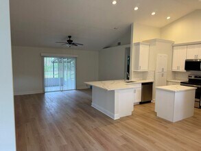 14307 80th Ln N in The Acreage, FL - Foto de edificio - Building Photo