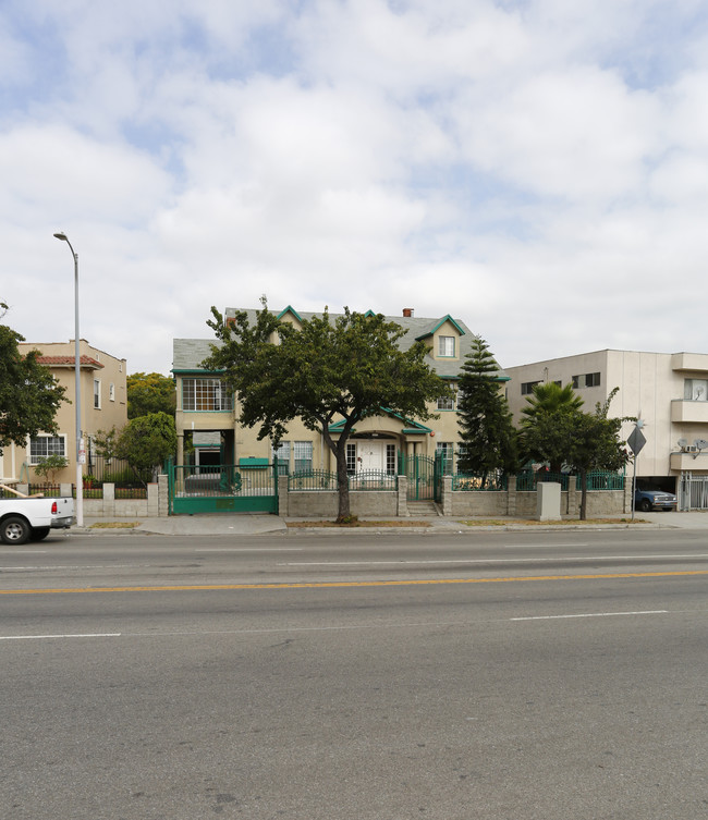 981 S Wilton Pl in Los Angeles, CA - Foto de edificio - Building Photo