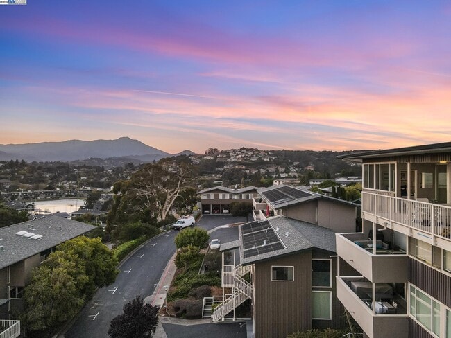 34 Andrew Dr in Tiburon, CA - Foto de edificio - Building Photo