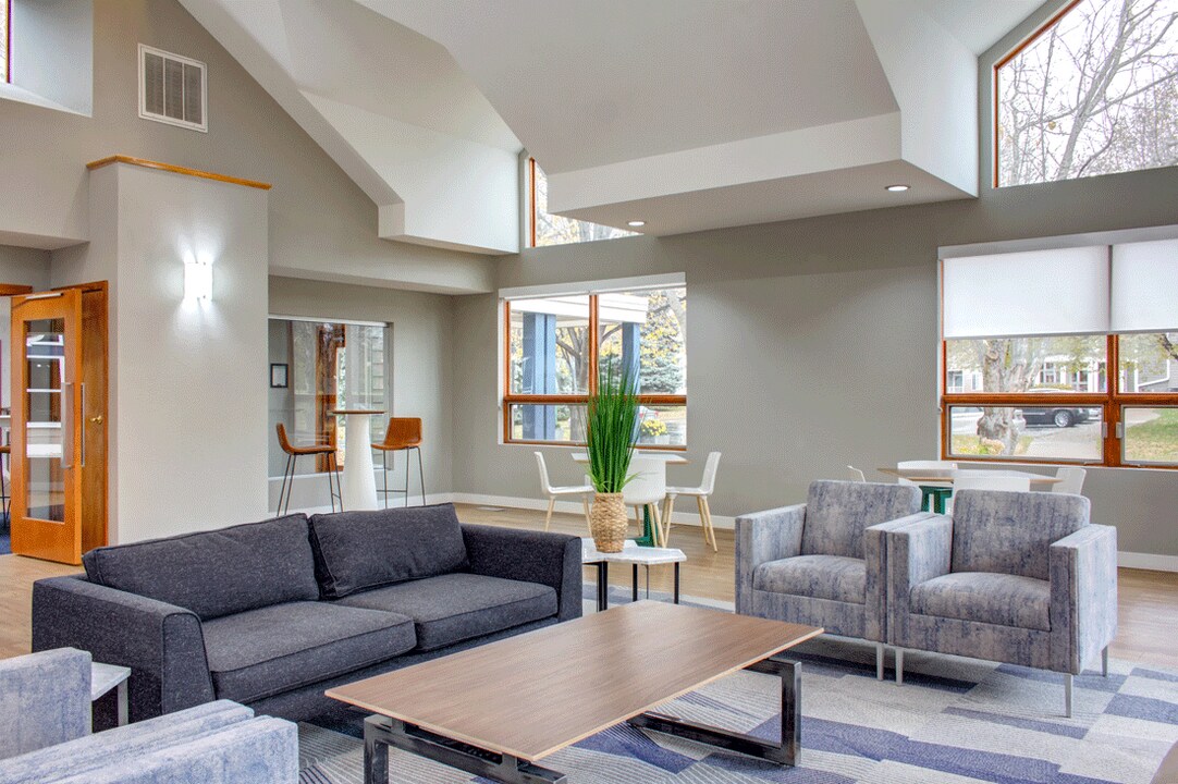 Bristol Village in Bloomington, MN - Building Photo