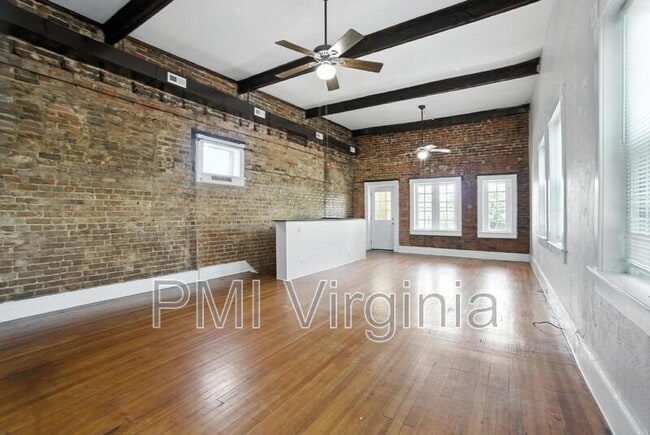 property at 318 Dinwiddie St