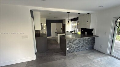 18701 Shauna Manor Dr in Boca Raton, FL - Building Photo - Building Photo