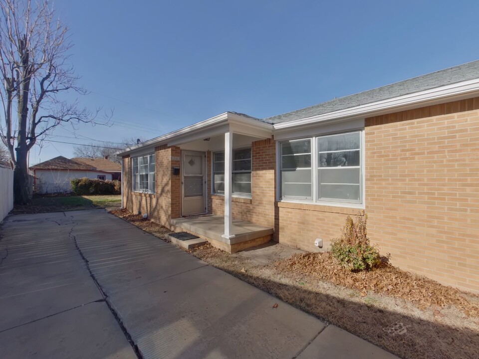 721 S Edgemoor St-Unit -723 S Edgemoor St in Wichita, KS - Building Photo